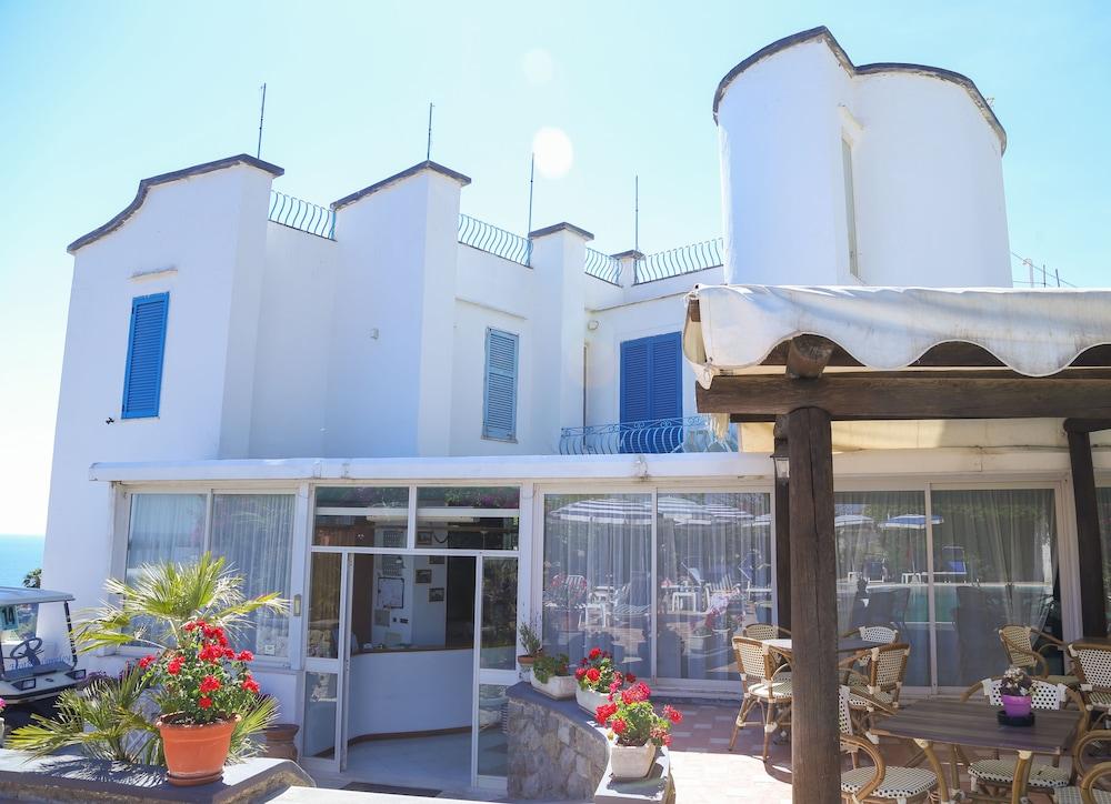 Hotel Loreley Serrara Fontana Exterior photo